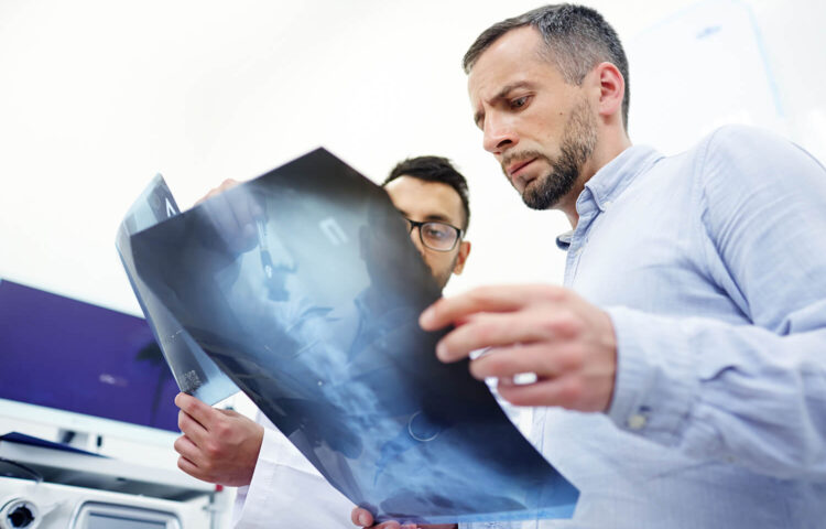 Skolyoz omurga eğriliği